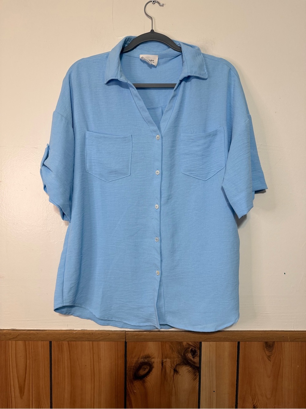 ANDREE BY UNIT Light Blue Top with Label Detail